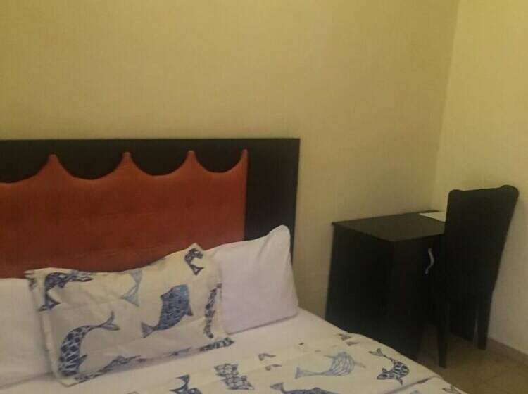 Palais Royale Hotel & Suites