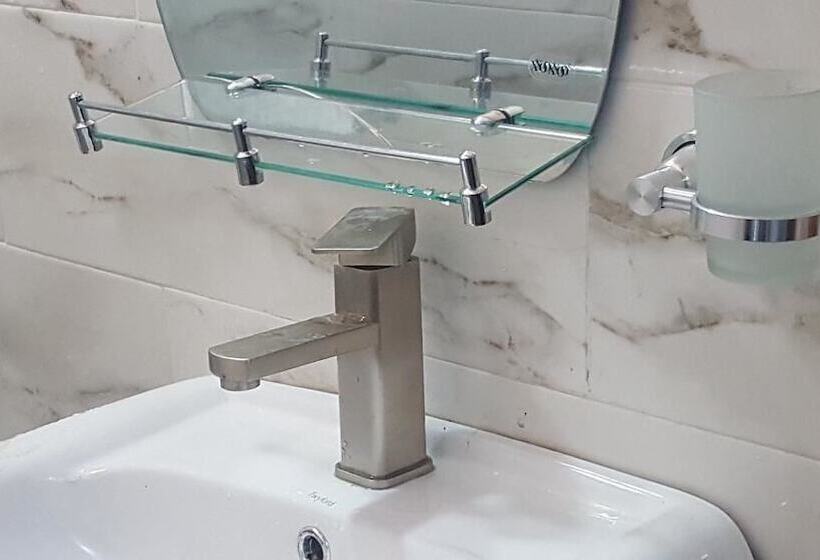 Palais Royale Hotel & Suites