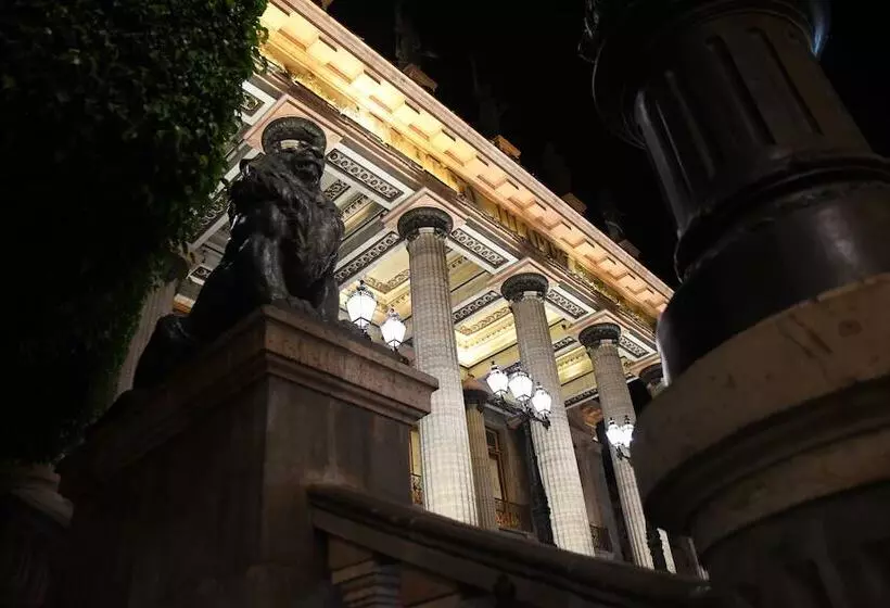 پانسیون The House Of Cinema Guanajuato