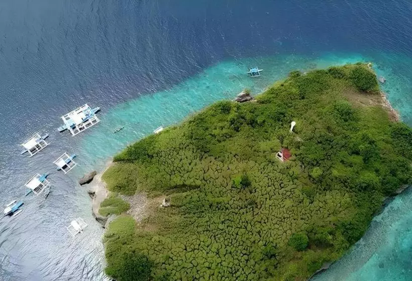 Hotelli Blue Abyss Resort