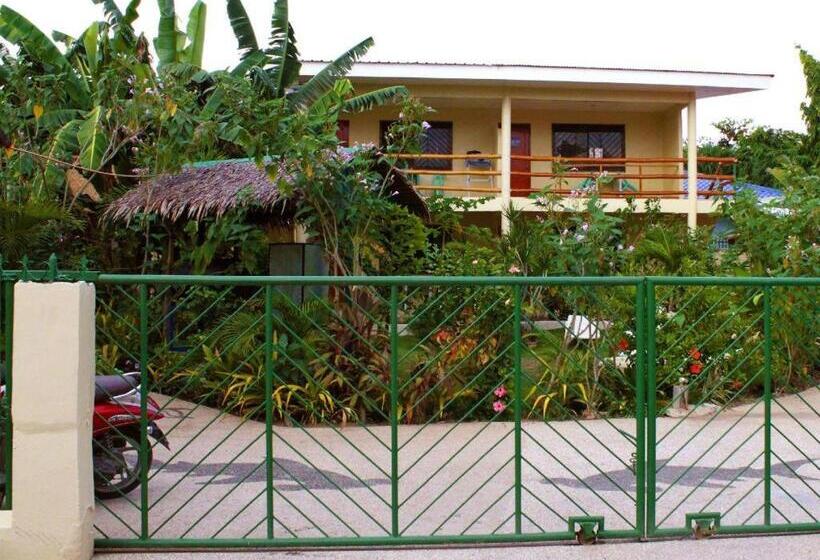 هتل Blue Abyss Resort