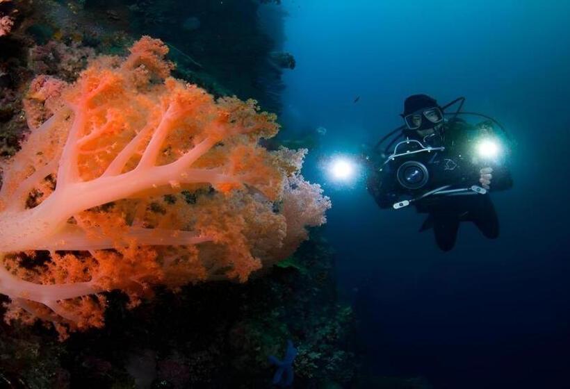 هتل Blue Abyss Resort