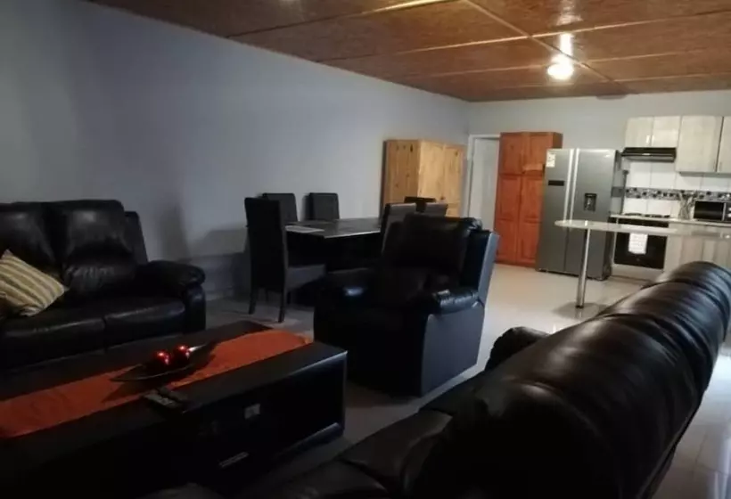 پانسیون Tuvawa Luxury Suites