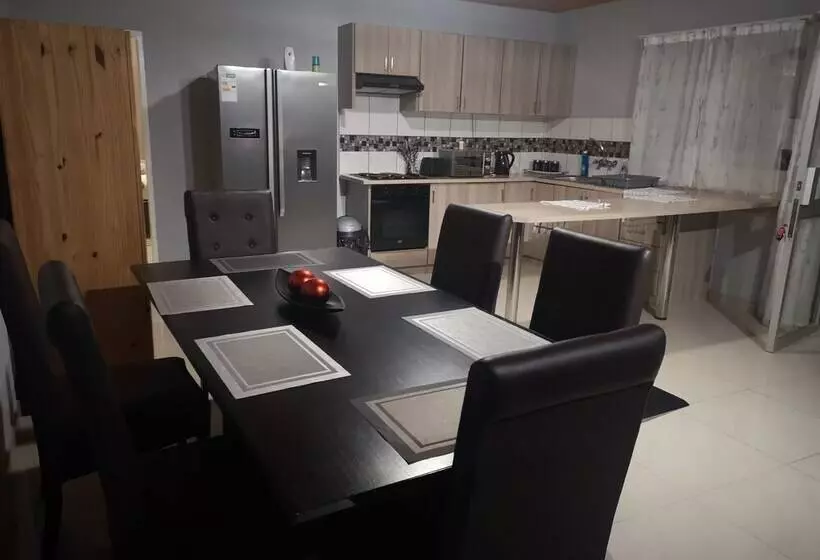 پانسیون Tuvawa Luxury Suites