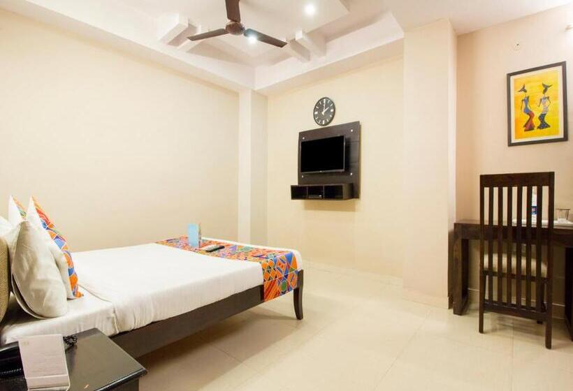 فندق Fabexpress Travelers Lodge