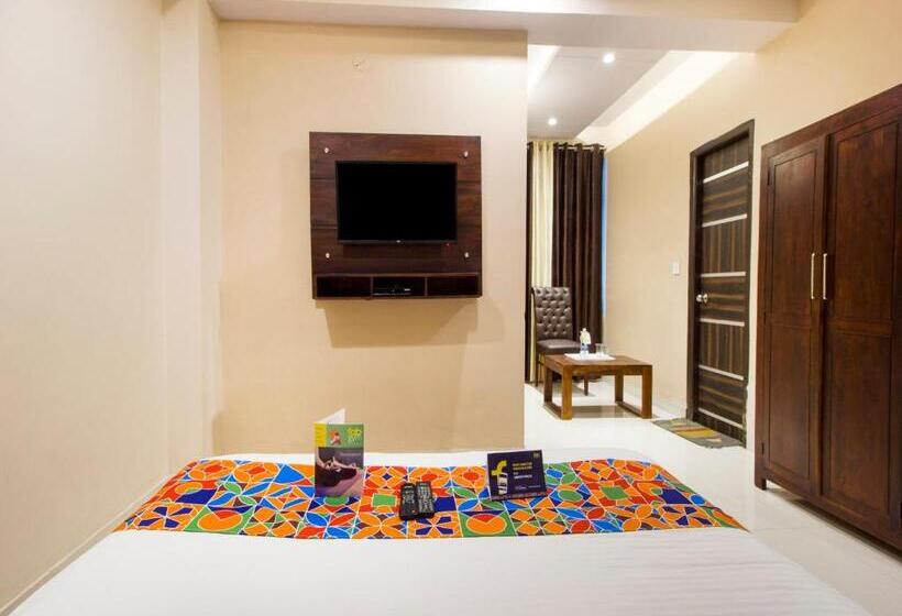 فندق Fabexpress Travelers Lodge