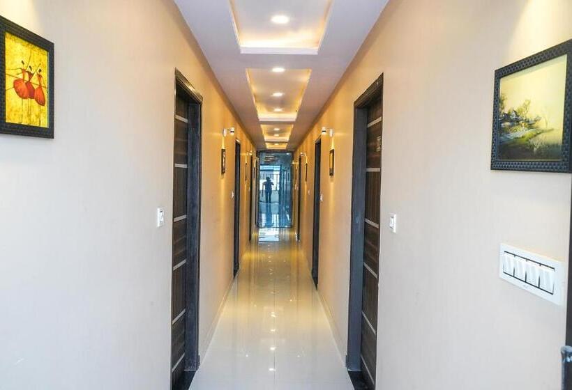 فندق Fabexpress Travelers Lodge