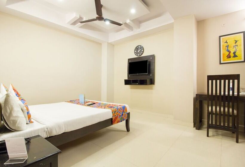 فندق Fabexpress Travelers Lodge