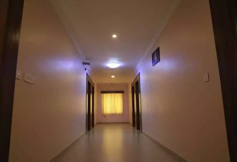 ホテル Kumud Plaza