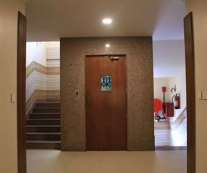 ホテル Kumud Plaza