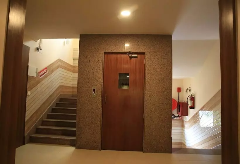ホテル Kumud Plaza