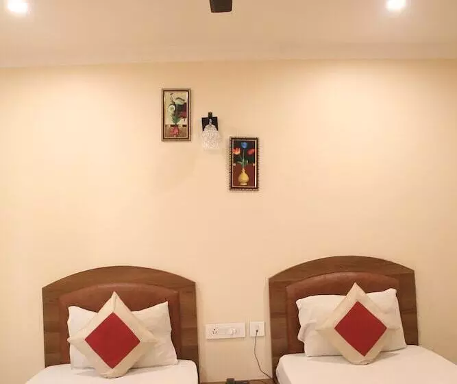 ホテル Kumud Plaza
