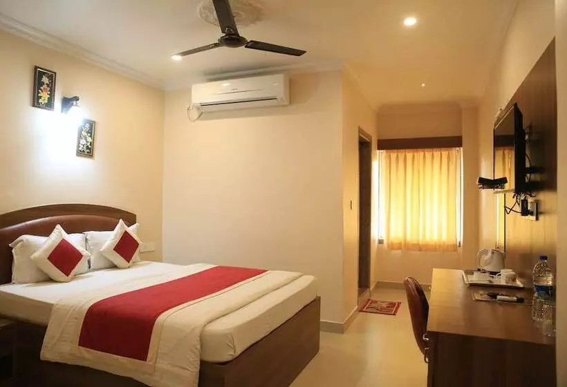 ホテル Kumud Plaza