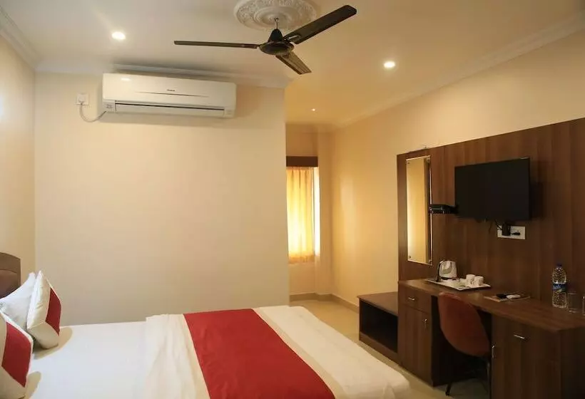 ホテル Kumud Plaza