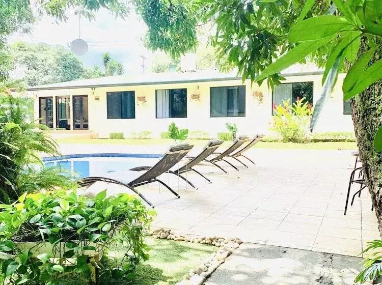 Hotelli Mango Airport