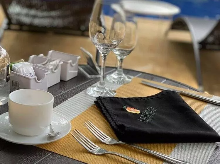 Hotelli Mango Airport