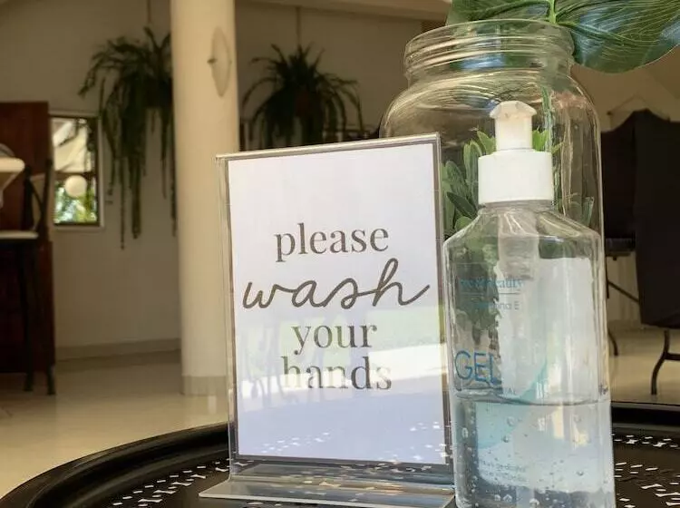 Hotelli Mango Airport