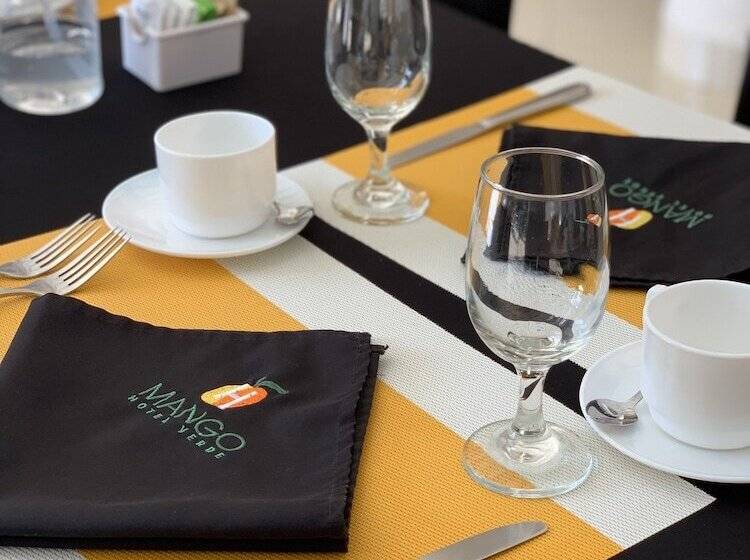 هتل Mango Airport