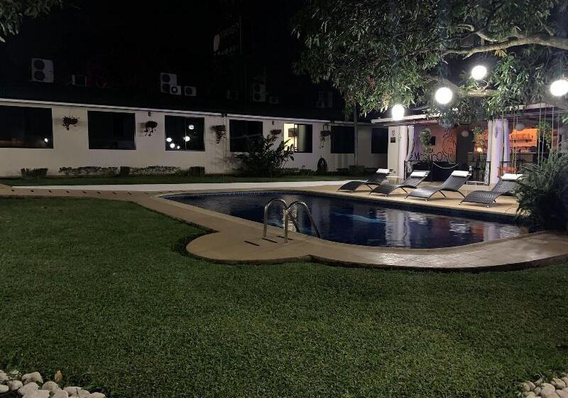 هتل Mango Airport