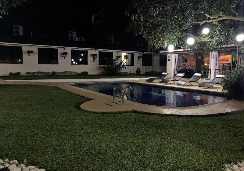 Hotelli Mango Airport