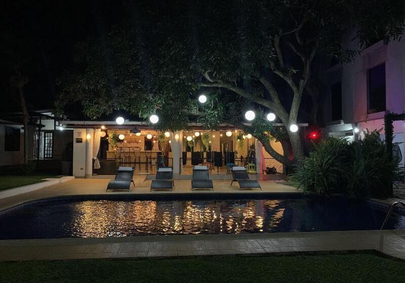 هتل Mango Airport