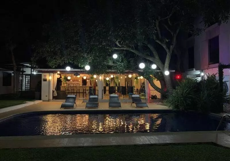 Hotelli Mango Airport