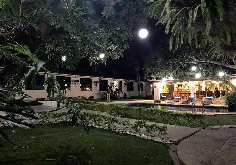 Hotelli Mango Airport