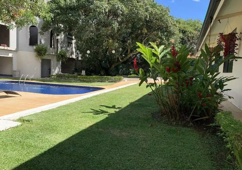 Hotelli Mango Airport