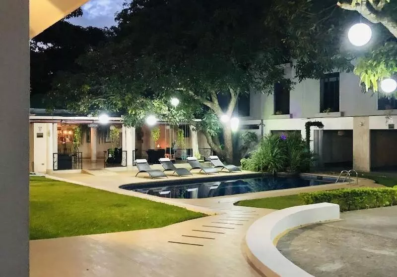 Hotelli Mango Airport