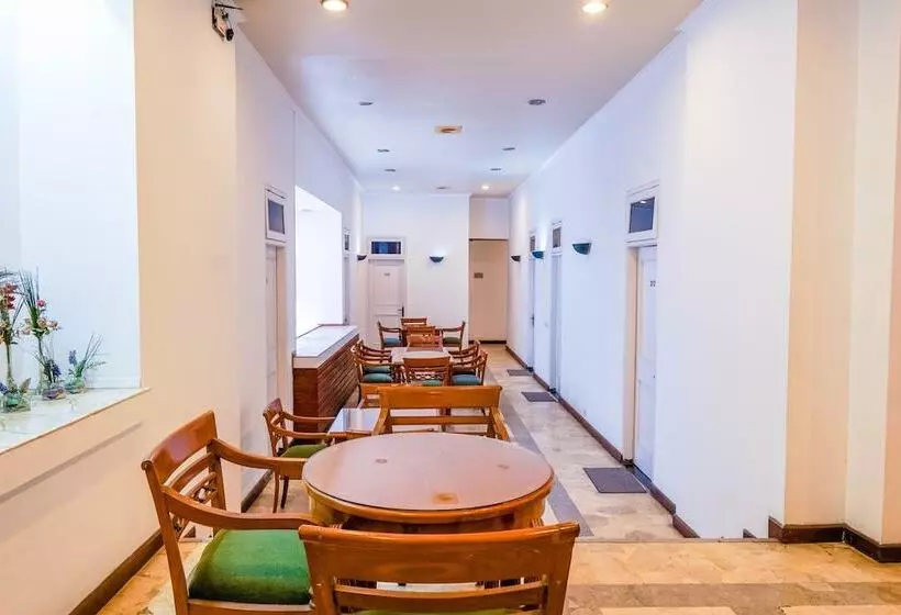 Urbanview Hotel Utari