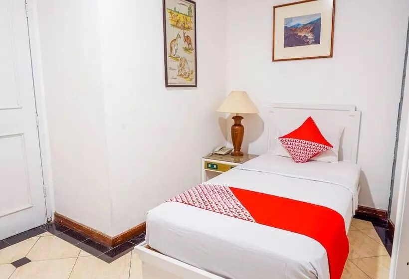 Urbanview Hotel Utari