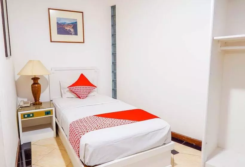 Urbanview Hotel Utari