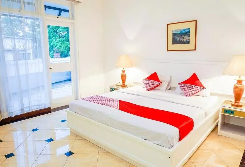 Urbanview Hotel Utari