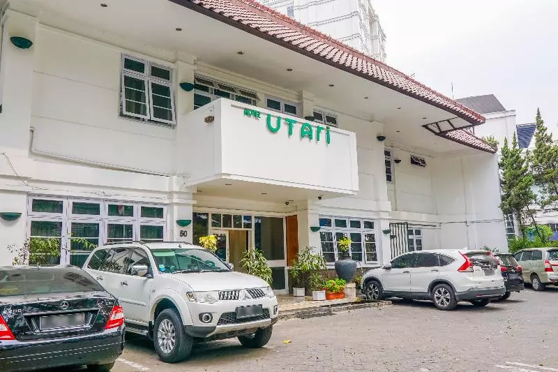 Urbanview Hotel Utari