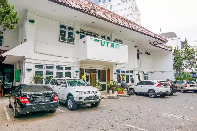 Urbanview Hotel Utari