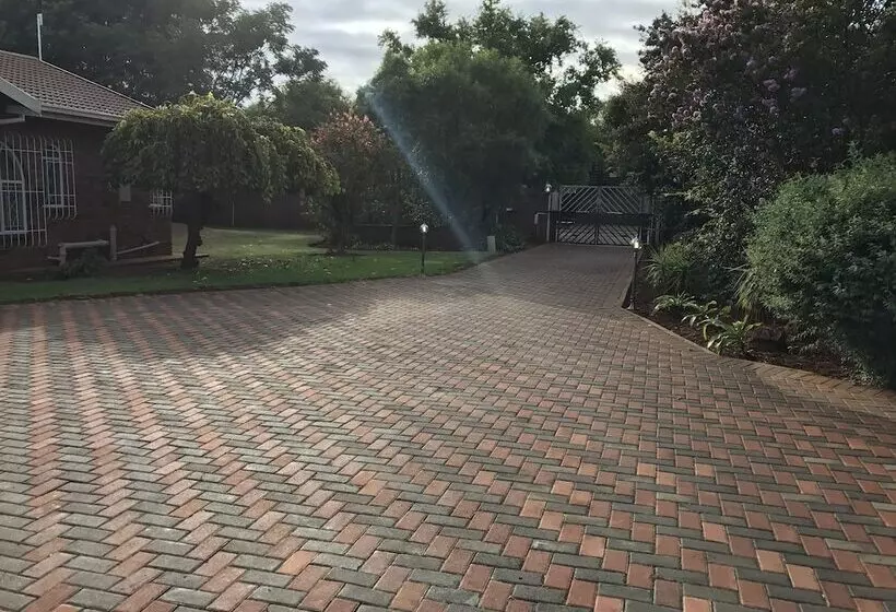 پانسیون Emmy Guesthouse