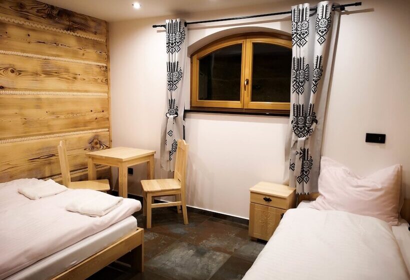 پانسیون Willa Turnia