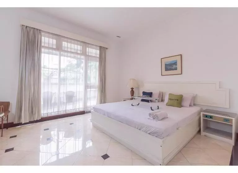 Urbanview Hotel Utari