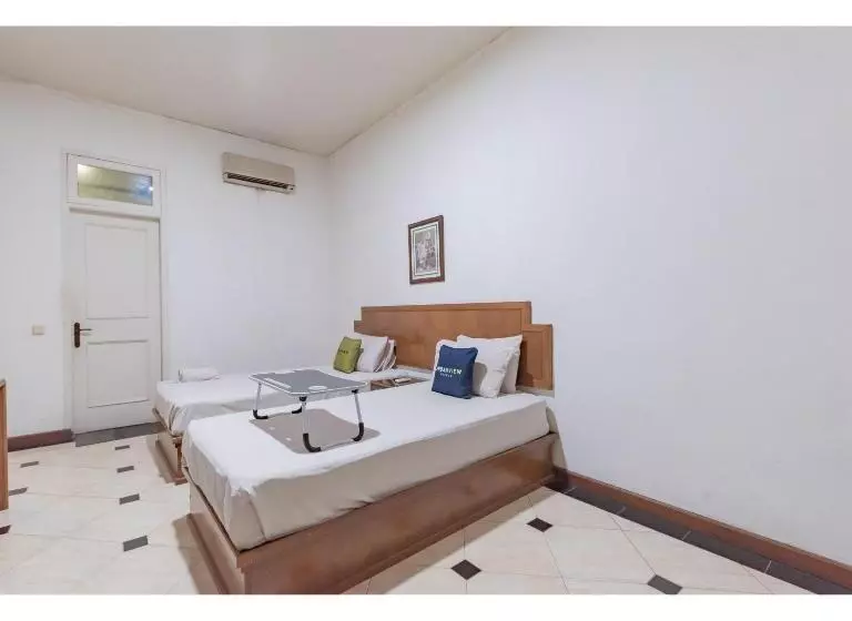 Urbanview Hotel Utari