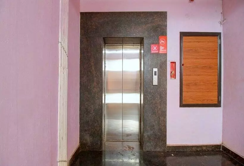 Hotelli Capital O 13489 Garuda Comforts