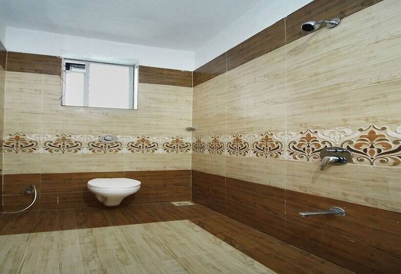 Отель Capital O 13489 Garuda Comforts