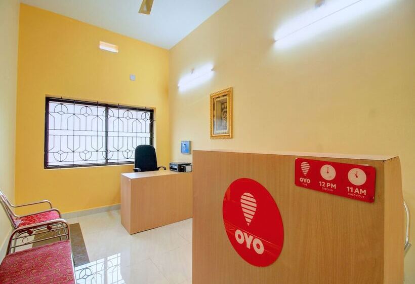 Отель Capital O 13489 Garuda Comforts