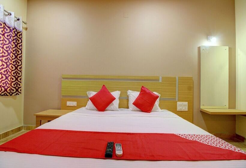 Отель Capital O 13489 Garuda Comforts