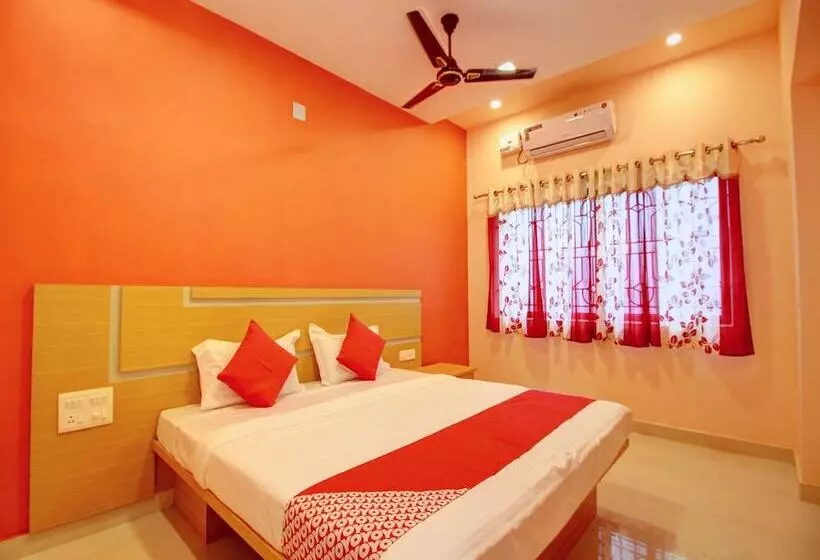 Hotelli Capital O 13489 Garuda Comforts