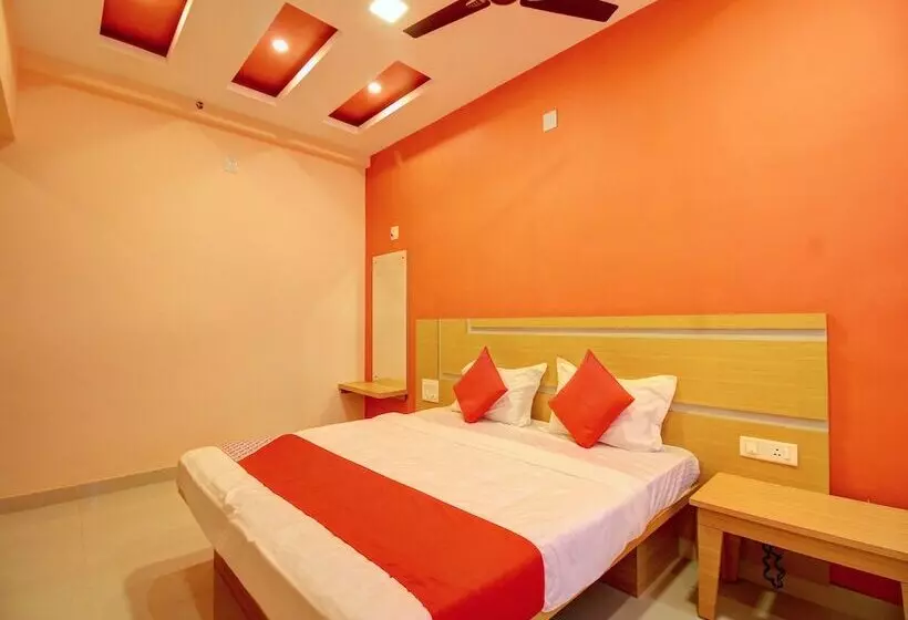 Hotelli Capital O 13489 Garuda Comforts