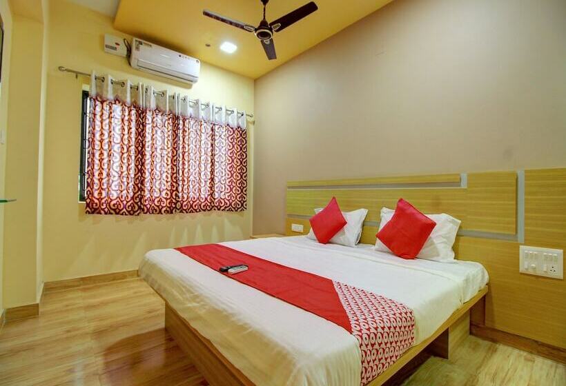 Отель Capital O 13489 Garuda Comforts