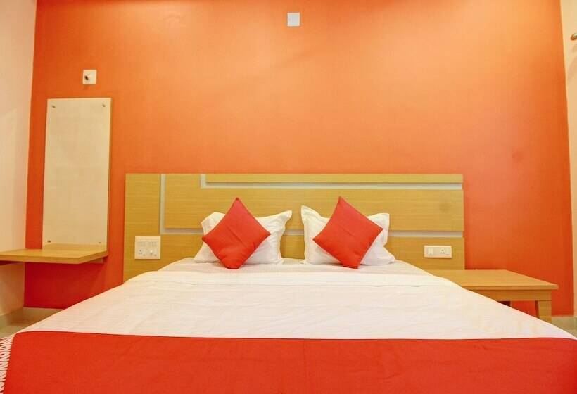 Отель Capital O 13489 Garuda Comforts