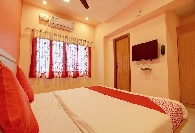 Отель Capital O 13489 Garuda Comforts