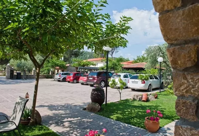 Kamares House Apartments & Studios