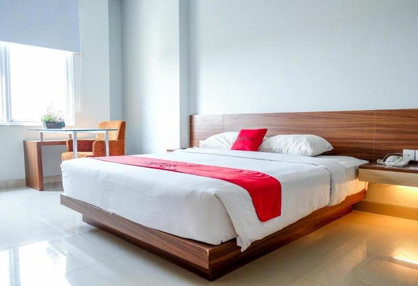Отель Reddoorz Plus Near Pekanbaru Mall